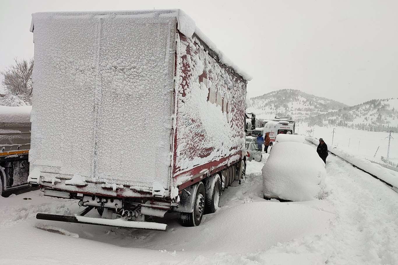 Heavy snowfall freezes life in southeastern Turkey